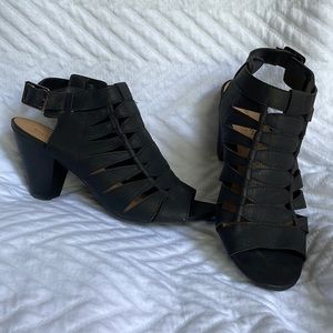 Manhattan Collection Black Sandal Chunky Heel with Cut Outs Size 9